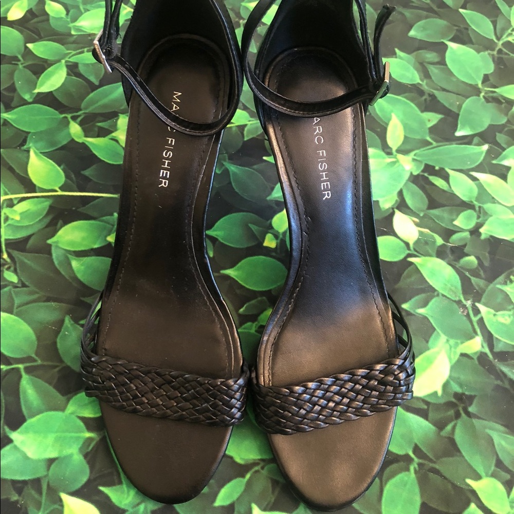 EUC Marc Fisher Black Heels Sz 8